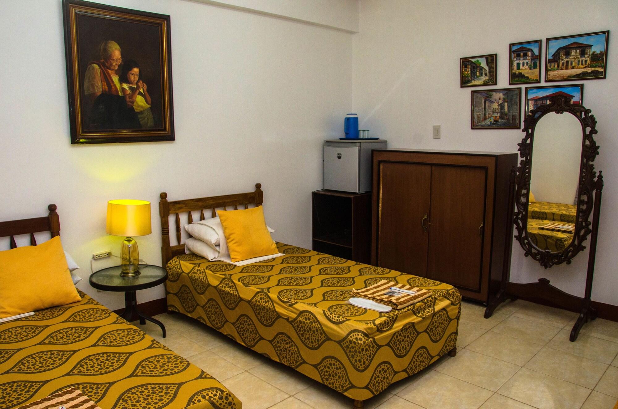 Lola Itang Pension House Tiniguiban Esterno foto