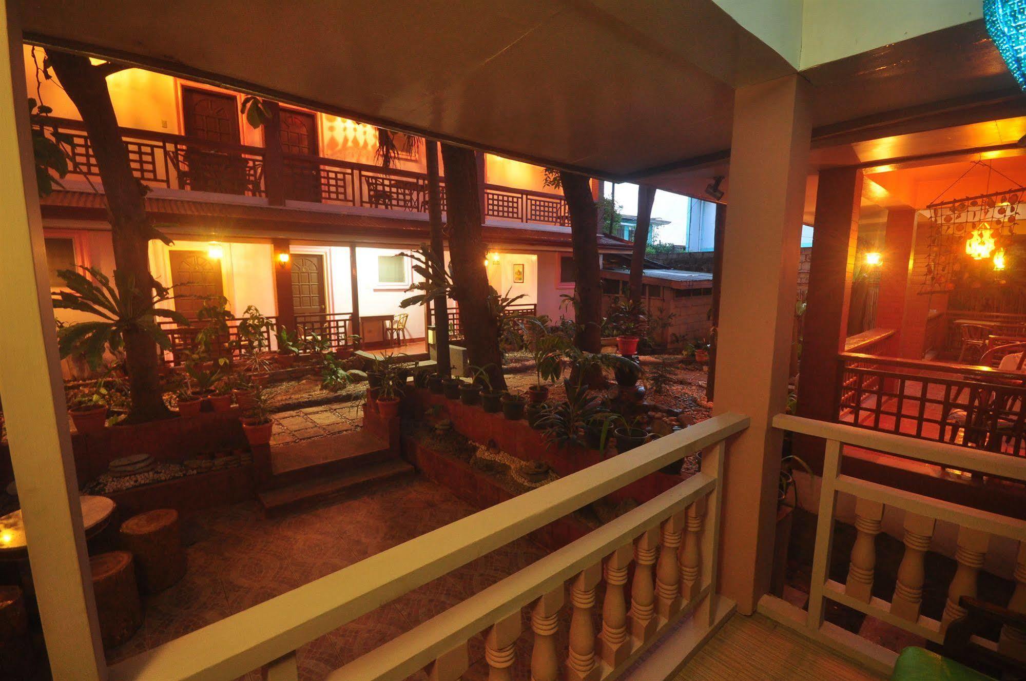 Lola Itang Pension House Tiniguiban Esterno foto