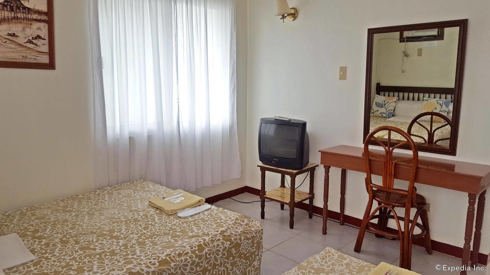 Lola Itang Pension House Tiniguiban Esterno foto
