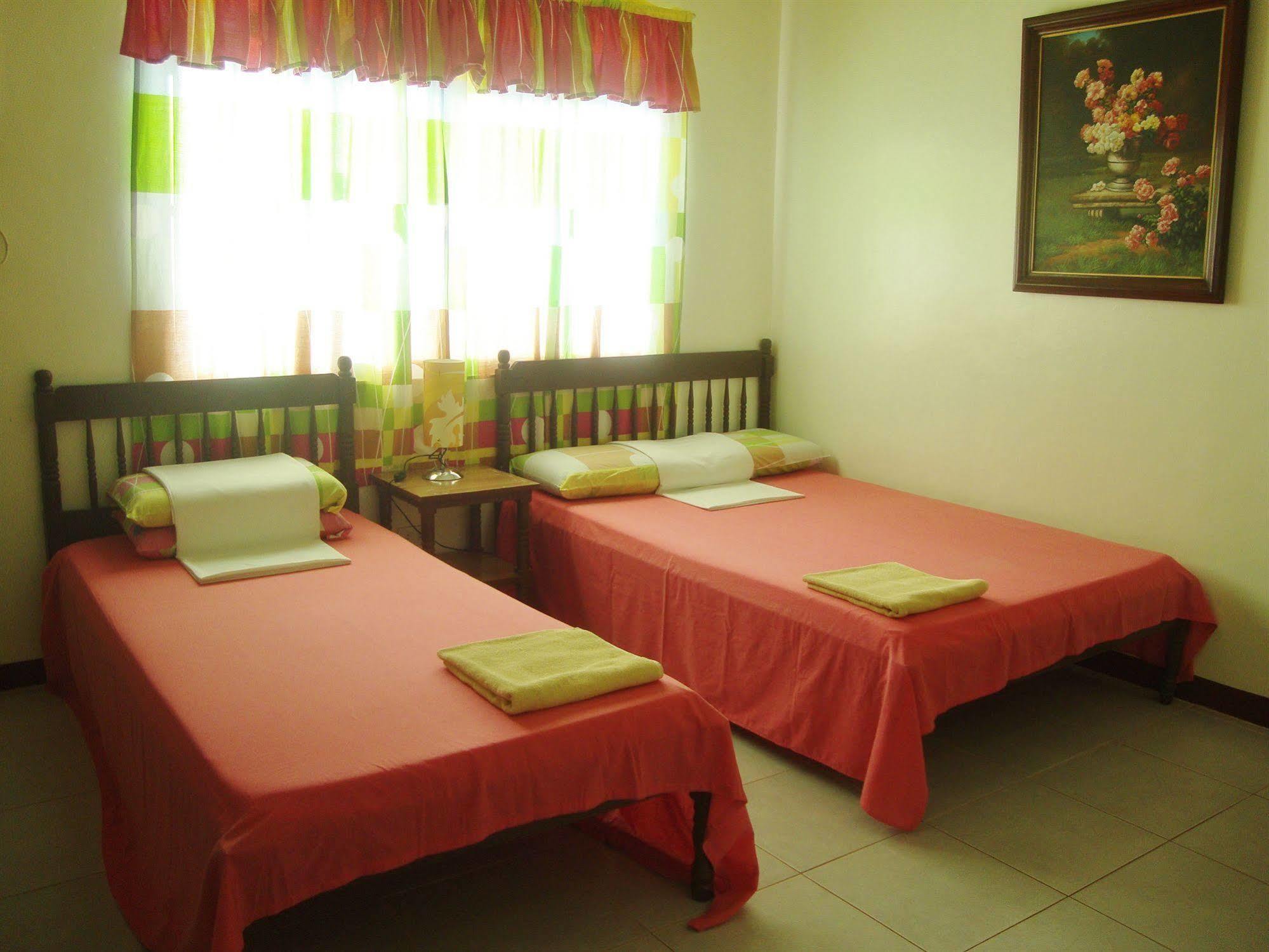 Lola Itang Pension House Tiniguiban Esterno foto