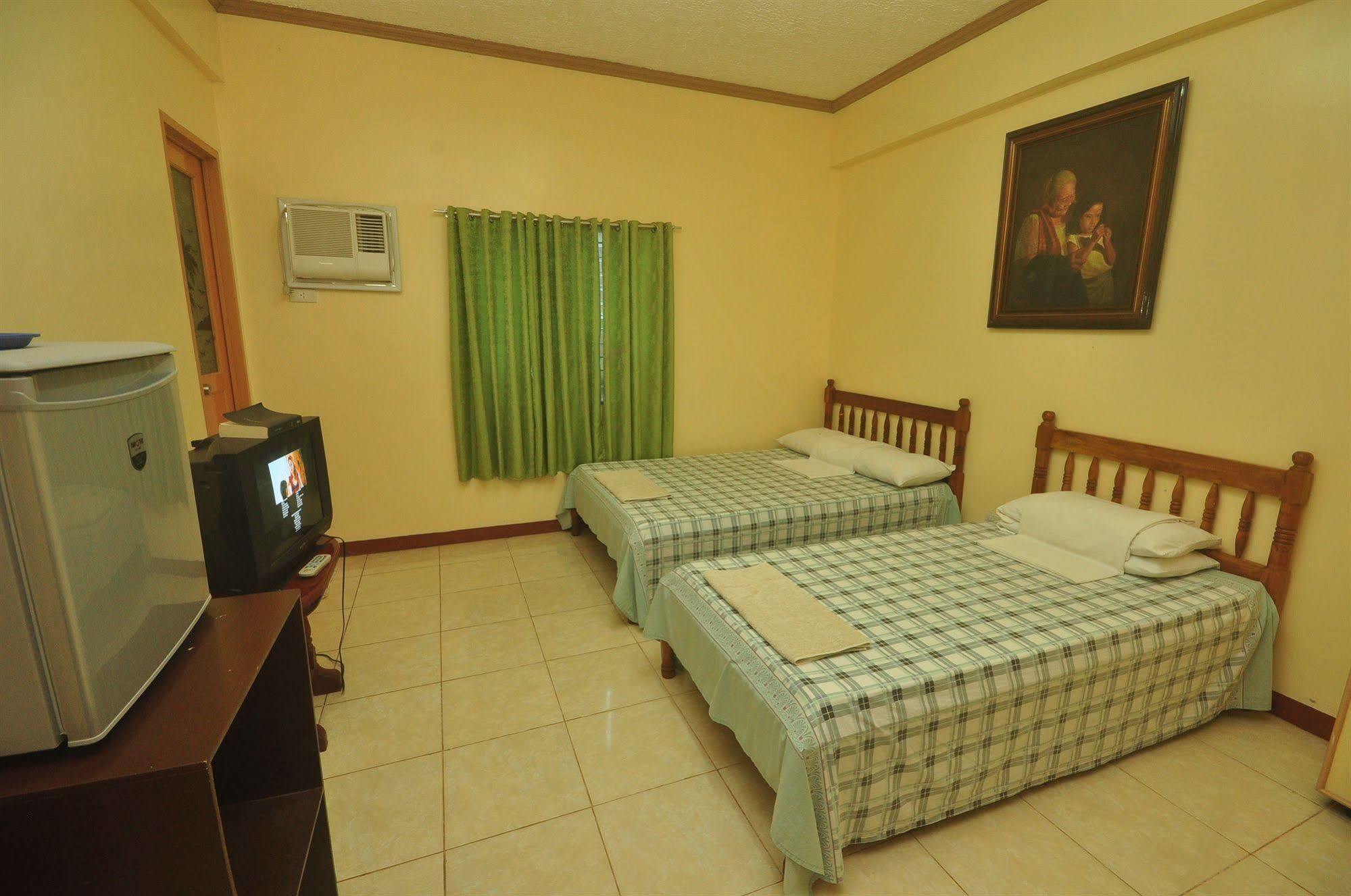 Lola Itang Pension House Tiniguiban Esterno foto