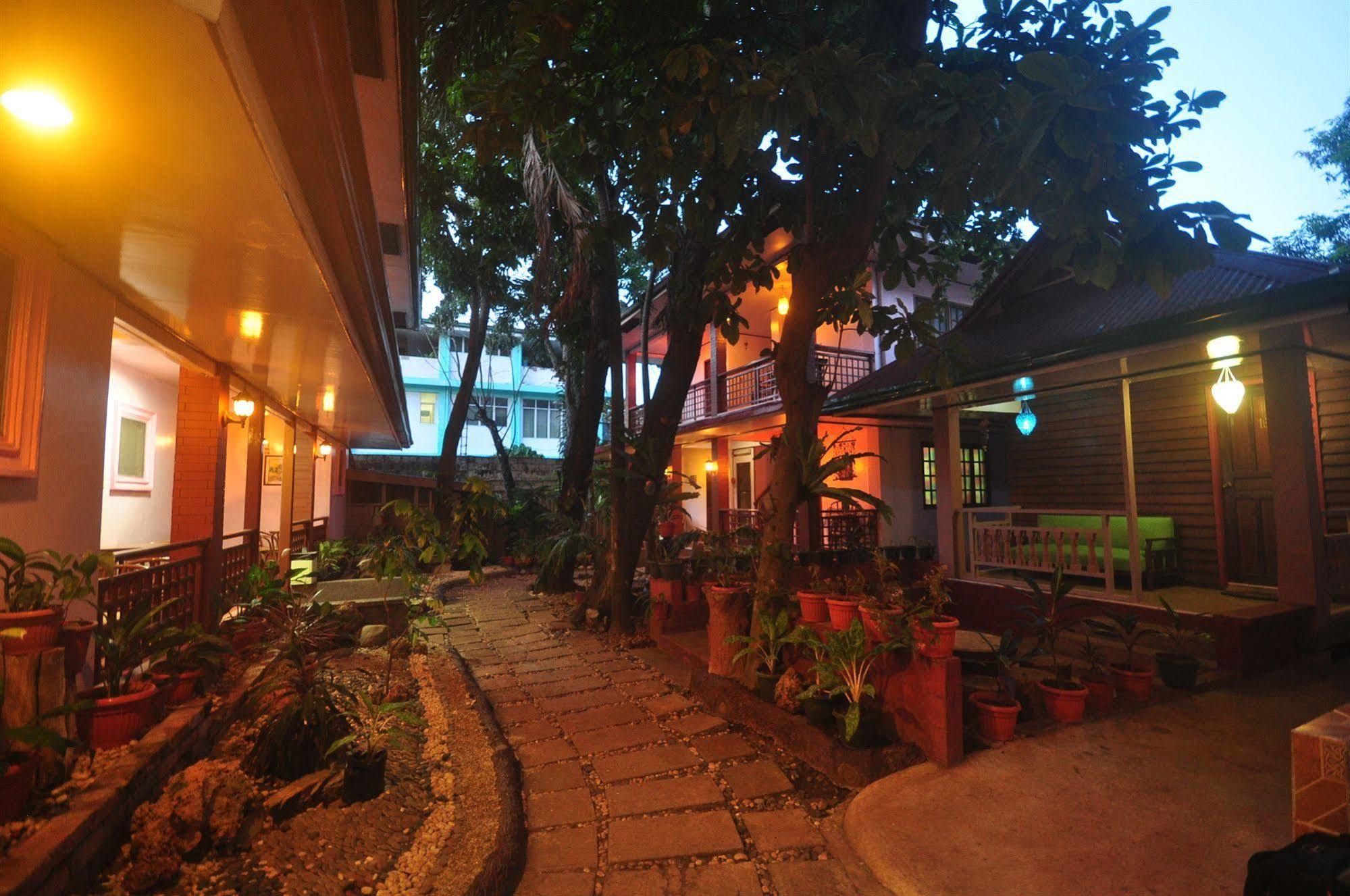 Lola Itang Pension House Tiniguiban Esterno foto