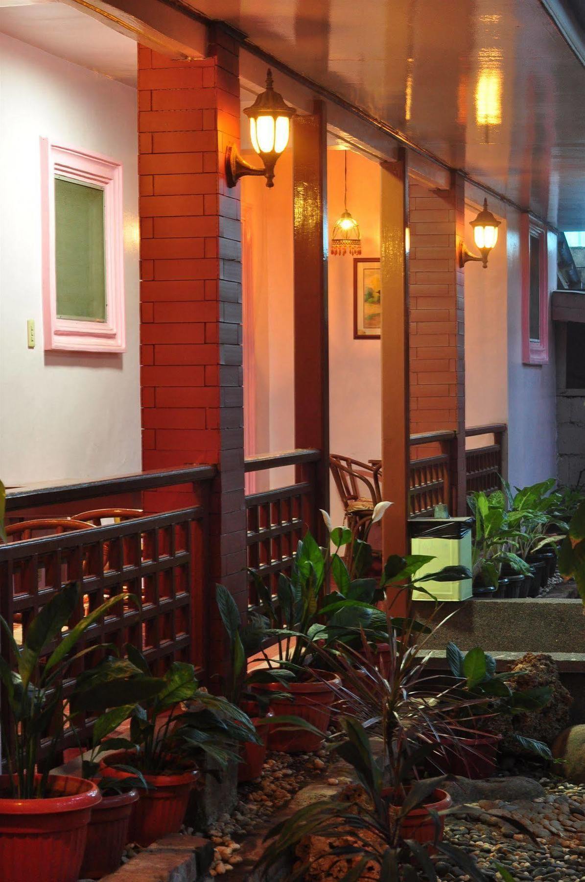 Lola Itang Pension House Tiniguiban Esterno foto