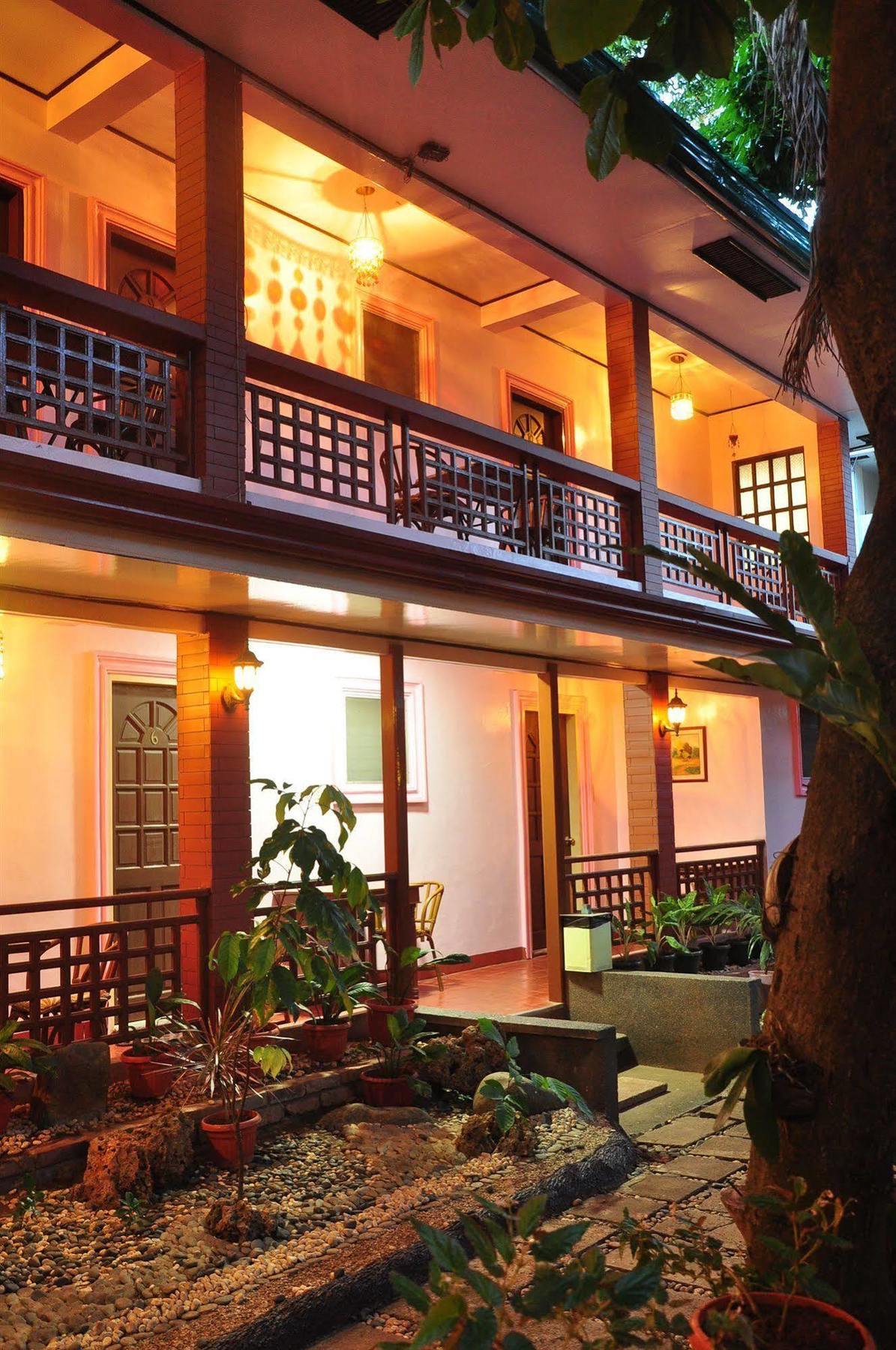 Lola Itang Pension House Tiniguiban Esterno foto